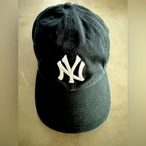 47 Brand Black NY New York Yankees Cap - Official MLB Merchandise